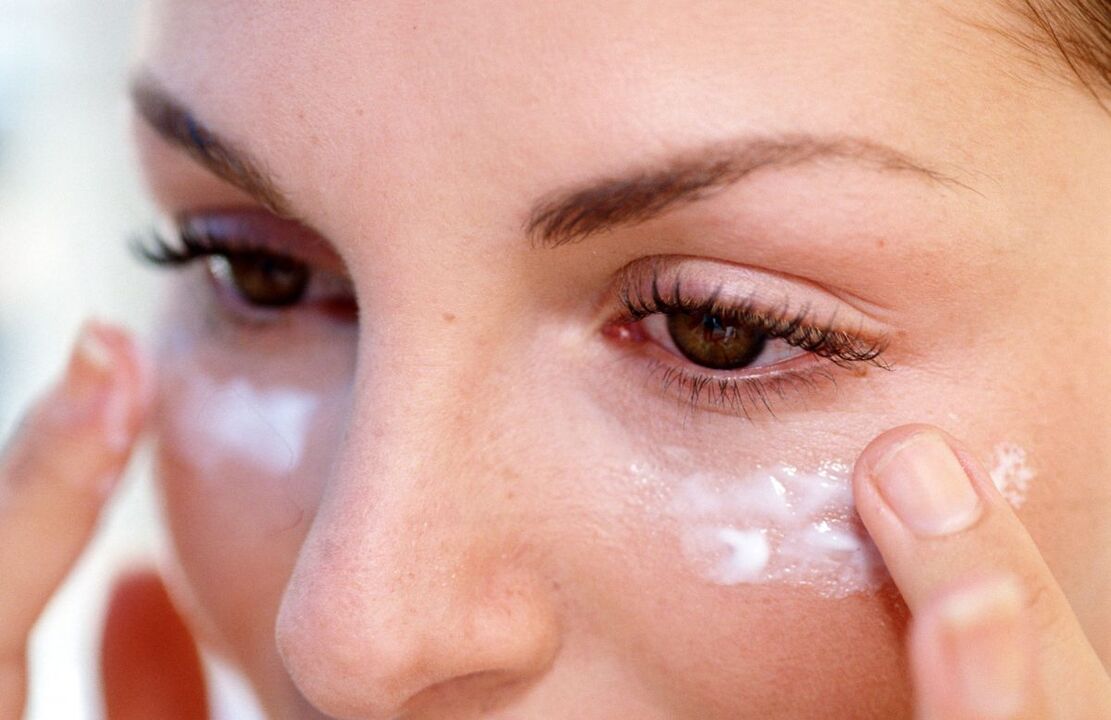 apply cream to rejuvenate the skin around the eyes